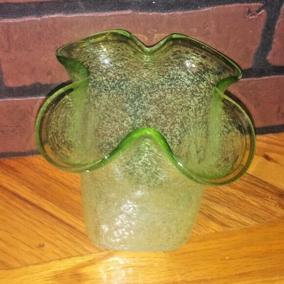 Vintage Vase Bubble Glass Emerald Green Scalloped ruffled Edge MCM 5" x 5.5" EUC - Picture 4 of 8